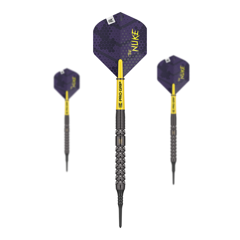 Das Bild zeigt drei Softdarts des Modells "Target Luke Littler GEN1 - 19g". Die Darts haben schwarze Spitzen, gelbe Schäfte mit der Aufschrift "PRO GRIP" und violette Flights mit dem Schriftzug "THE NUKE".